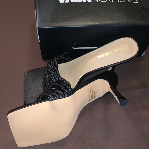 Rags to Riches Heels- Black Size: 11 USA - Picture 3 of 9